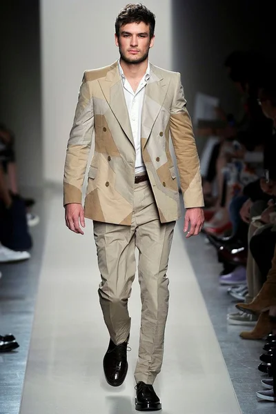 Look 3